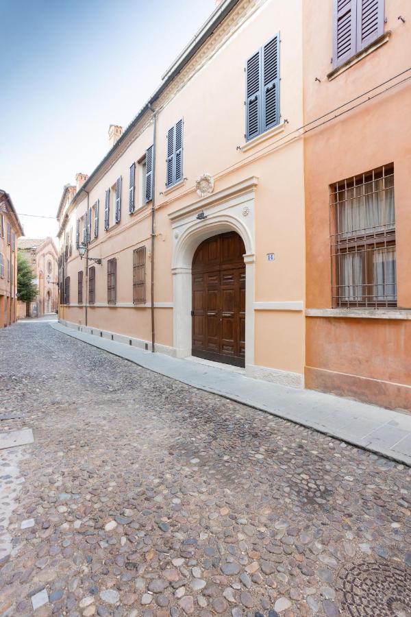 Palazzo Sabbioni Suite Del Conte Elegant Suite In Old Monastery City Center Ferrare Extérieur photo
