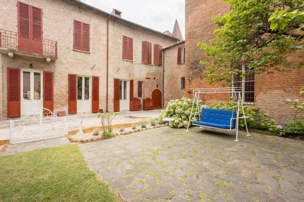 Palazzo Sabbioni Suite Del Conte Elegant Suite In Old Monastery City Center Ferrare Extérieur photo