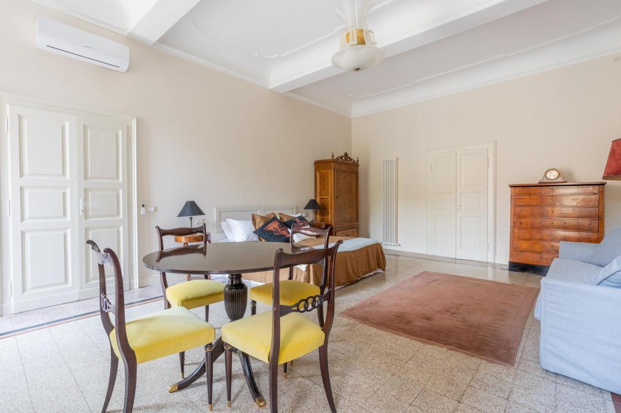 Palazzo Sabbioni Suite Del Conte Elegant Suite In Old Monastery City Center Ferrare Extérieur photo